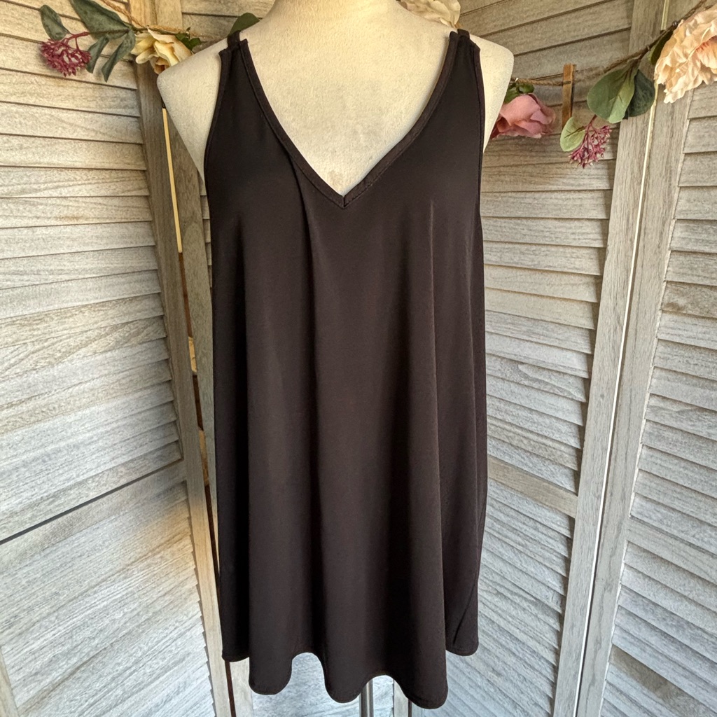 First Love Women’s Sz 3x Black V-Neck Sleeveless Blouse, Vhemline, Gathered Back